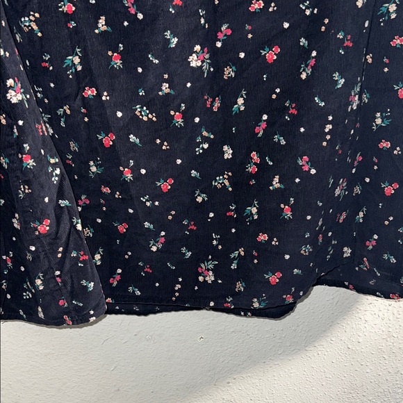 Time and Tru Black Floral V-Neck Blouse - Picture 4 of 7